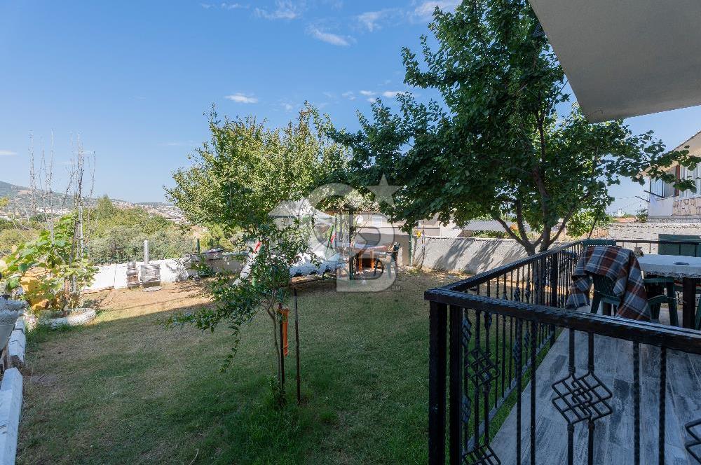 FOÇA KOZBEYLİ'DE DENİZ MANZARALI 6+2 SATILIK MÜSTAKİL VİLLA