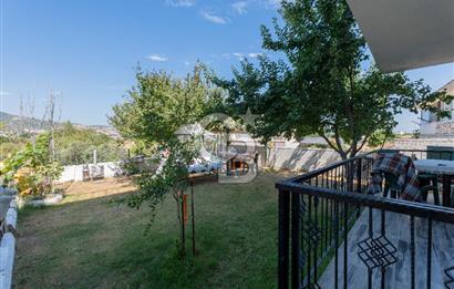 FOÇA KOZBEYLİ'DE DENİZ MANZARALI 6+2 SATILIK MÜSTAKİL VİLLA