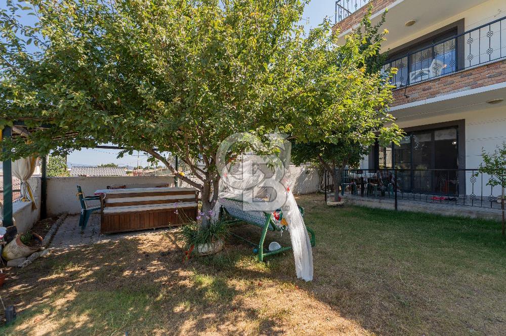 FOÇA KOZBEYLİ'DE DENİZ MANZARALI 6+2 SATILIK MÜSTAKİL VİLLA