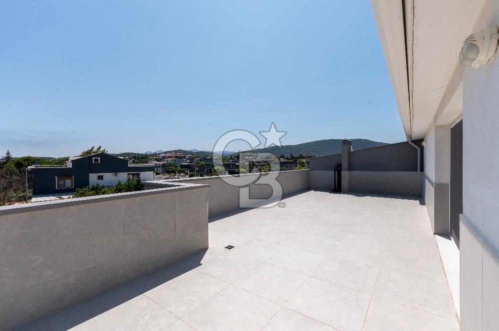 URLADA TERASLI 4+1 DUBLEKS ÖZEL VE LÜKS SATILIK DAİRE