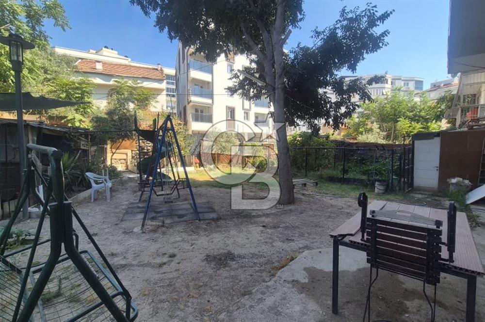 BORNOVA MERKEZDE FULL TADİLATLI BAHÇE KULLANIMLI SATILIK GENİŞ 3+1 DAİRE
