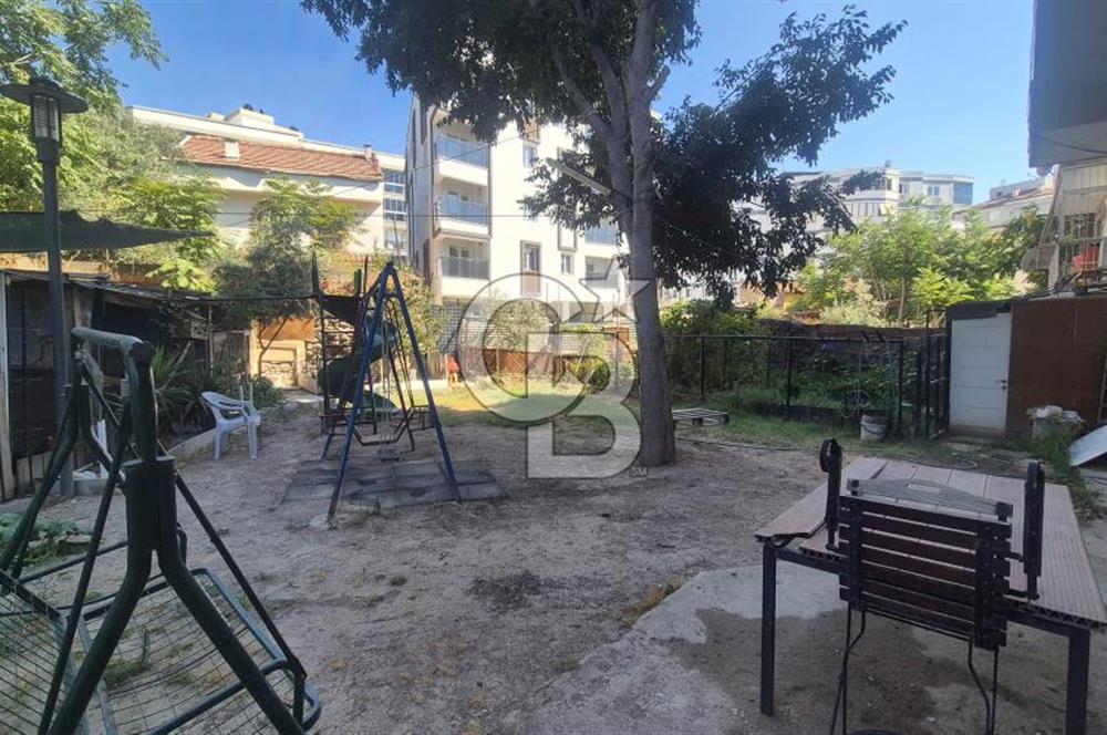 BORNOVA MERKEZDE FULL TADİLATLI BAHÇE KULLANIMLI SATILIK GENİŞ 3+1 DAİRE