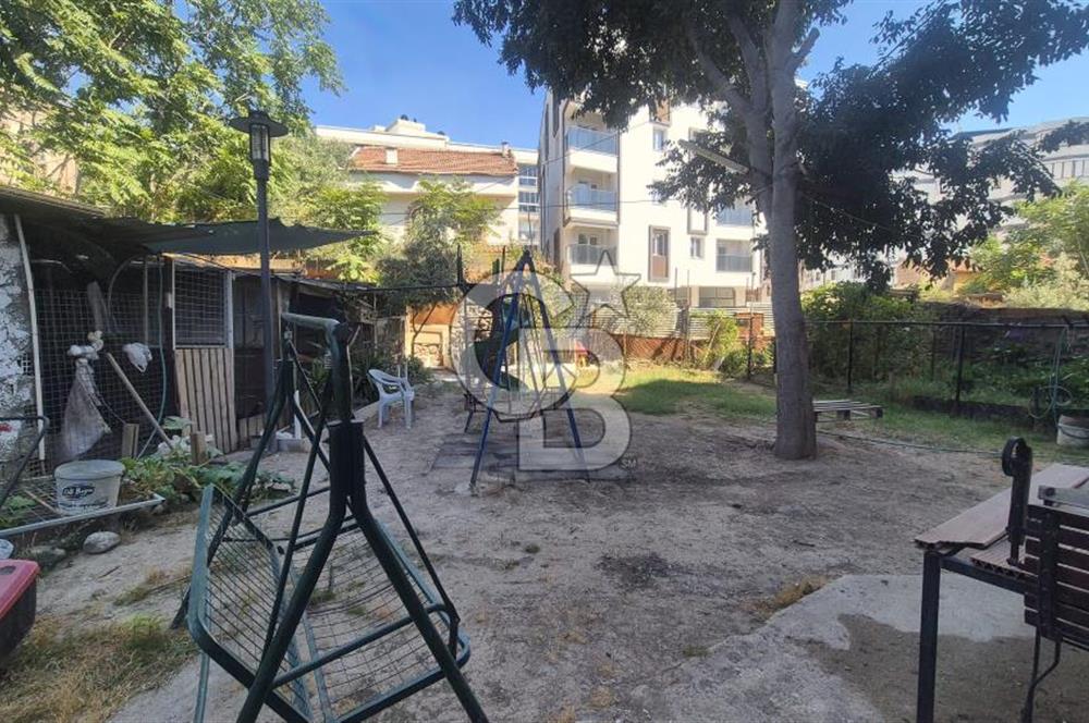 BORNOVA MERKEZDE FULL TADİLATLI BAHÇE KULLANIMLI SATILIK GENİŞ 3+1 DAİRE