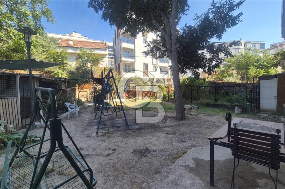 BORNOVA MERKEZDE FULL TADİLATLI BAHÇE KULLANIMLI SATILIK GENİŞ 3+1 DAİRE