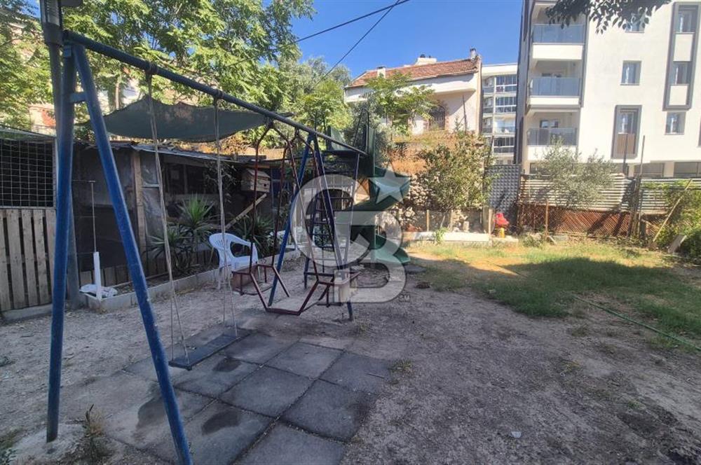 BORNOVA MERKEZDE FULL TADİLATLI BAHÇE KULLANIMLI SATILIK GENİŞ 3+1 DAİRE