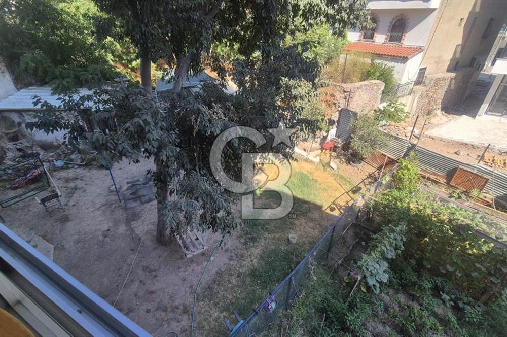 BORNOVA MERKEZDE FULL TADİLATLI BAHÇE KULLANIMLI SATILIK GENİŞ 3+1 DAİRE