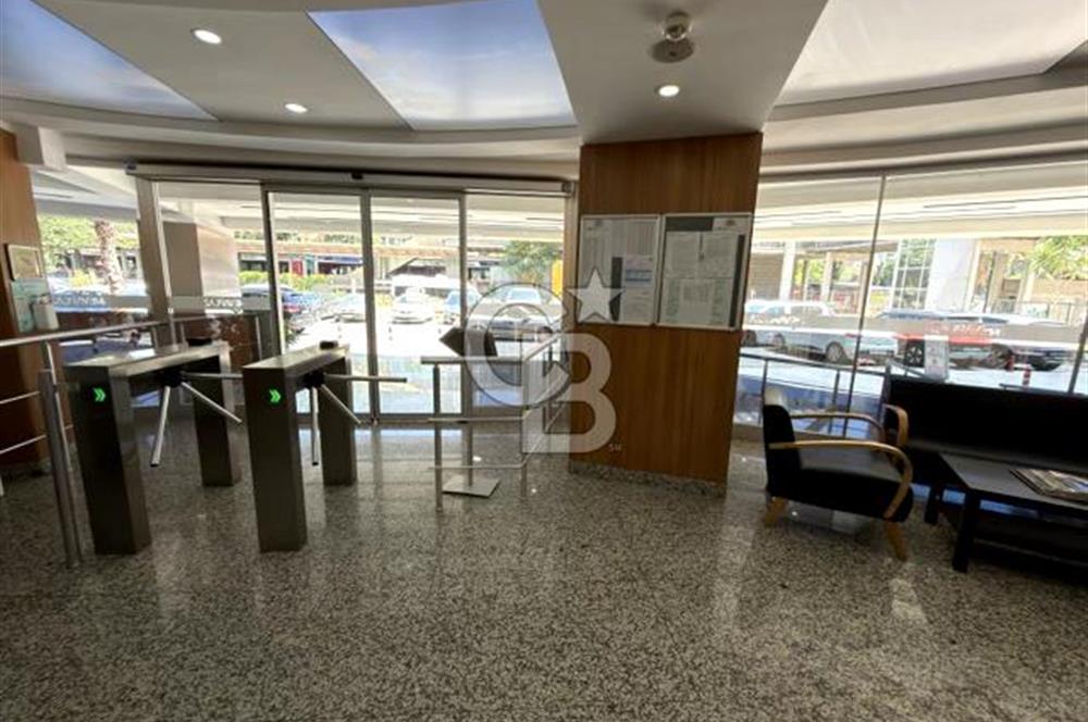 MEVA PLAZA BORNOVA'DA 2+1 SATILIK OFİS
