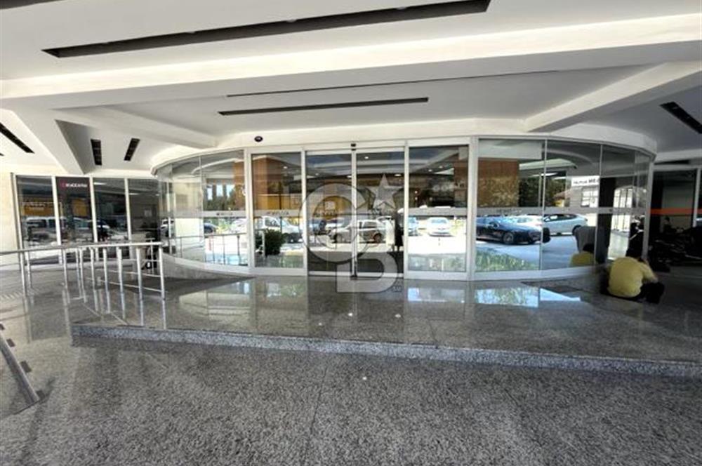 MEVA PLAZA BORNOVA'DA 2+1 SATILIK OFİS