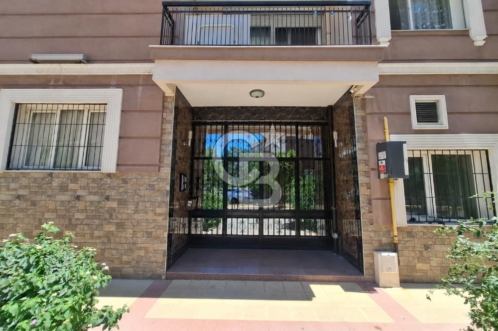 Bayraklı Akın Kıvanç Sokakta Site İçerisinde Satılık 3+1 Daire
