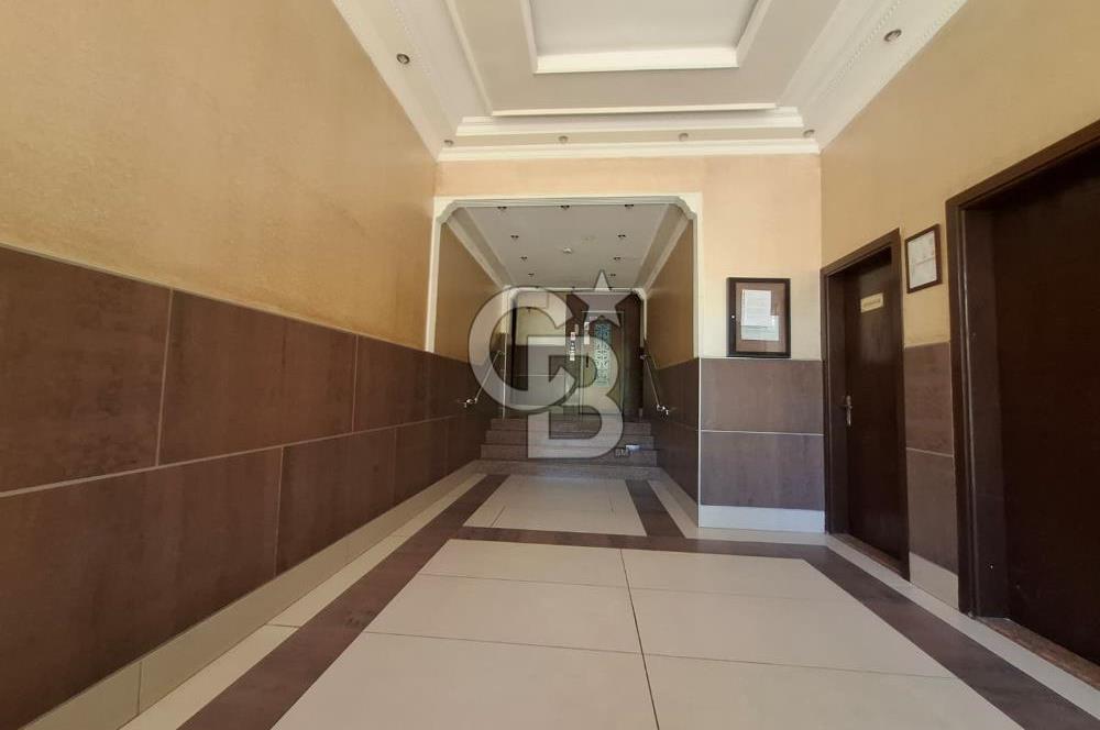 Bayraklı Akın Kıvanç Sokakta Site İçerisinde Satılık 3+1 Daire