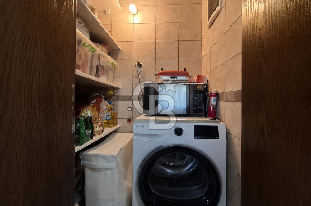 Bayraklı Akın Kıvanç Sokakta Site İçerisinde Satılık 3+1 Daire