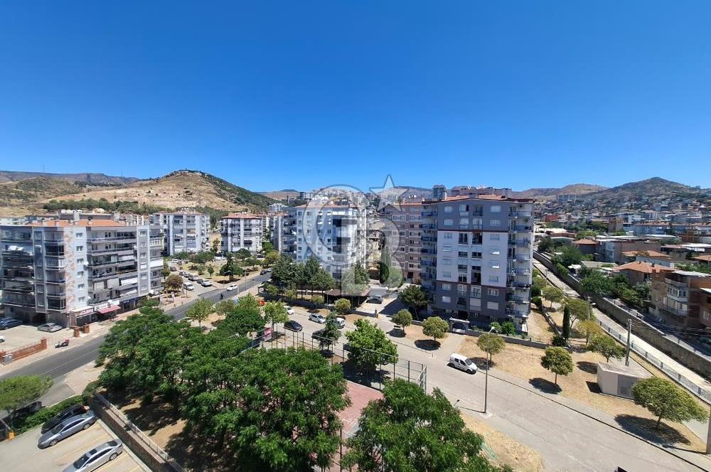Bayraklı Akın Kıvanç Sokakta Site İçerisinde Satılık 3+1 Daire