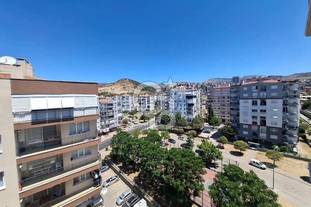 Bayraklı Akın Kıvanç Sokakta Site İçerisinde Satılık 3+1 Daire