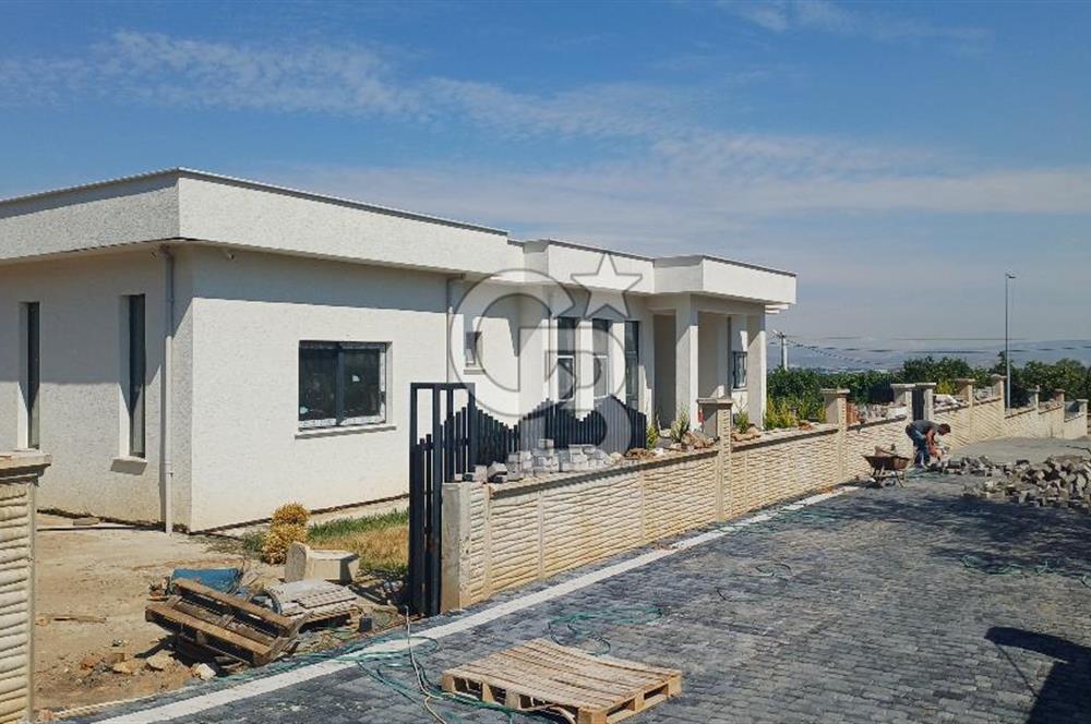Sapanca ve Kartepe Yanıbaşında Havuzlu Sıfır Yatay Mimari Villa
