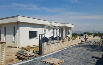 Sapanca ve Kartepe Yanıbaşında Havuzlu Sıfır Yatay Mimari Villa