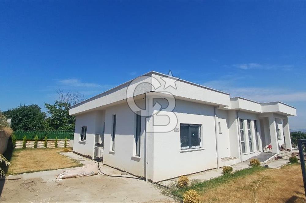 Sapanca ve Kartepe Yanıbaşında Havuzlu Sıfır Yatay Mimari Villa