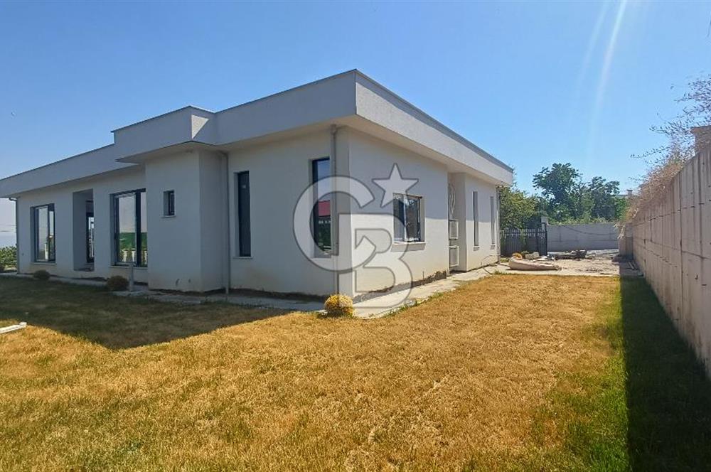 Sapanca ve Kartepe Yanıbaşında Havuzlu Sıfır Yatay Mimari Villa