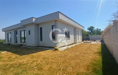 Sapanca ve Kartepe Yanıbaşında Havuzlu Sıfır Yatay Mimari Villa
