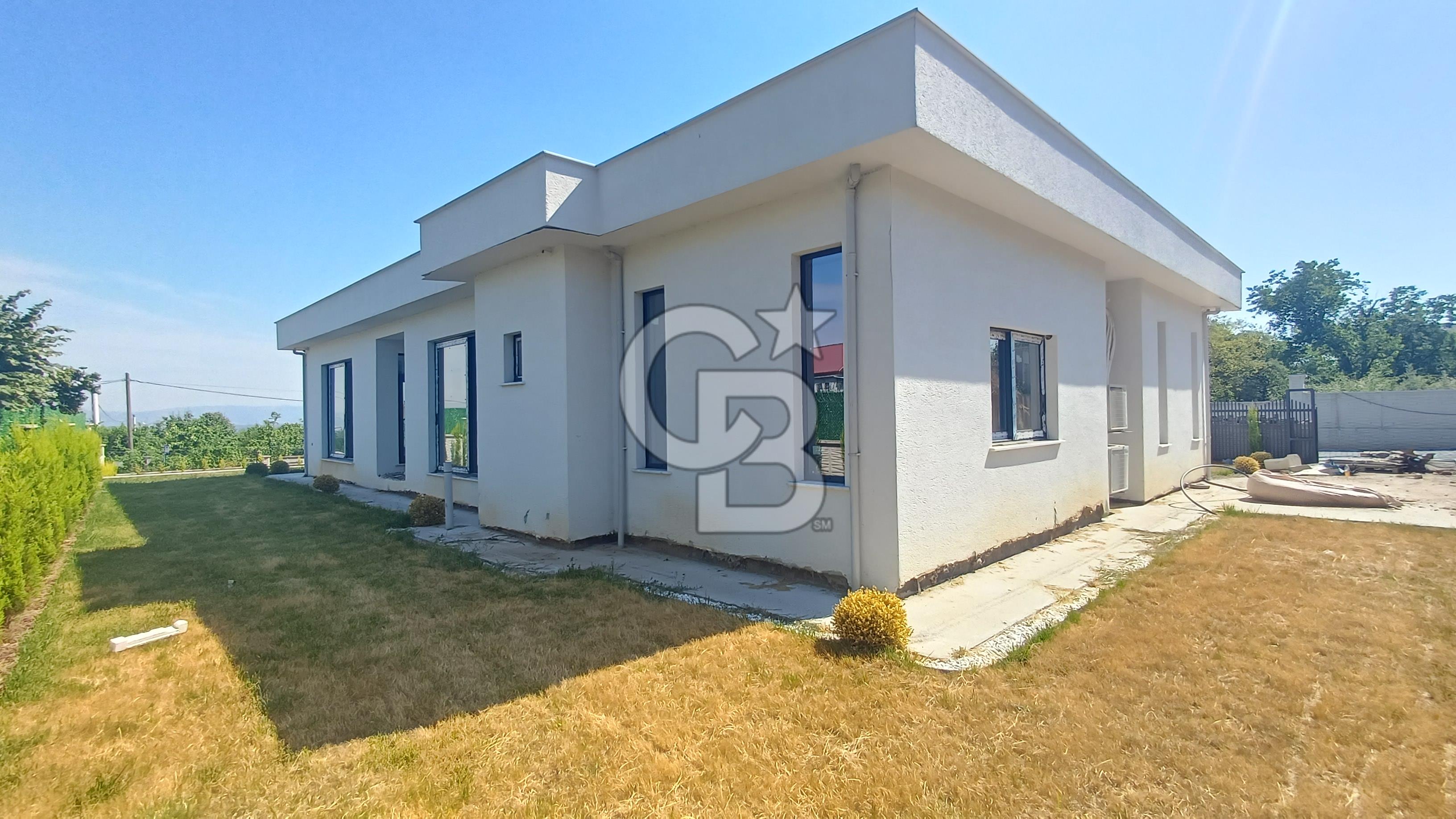 Sapanca ve Kartepe Yanıbaşında Havuzlu Sıfır Yatay Mimari Villa