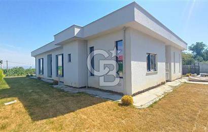 Sapanca ve Kartepe Yanıbaşında Havuzlu Sıfır Yatay Mimari Villa