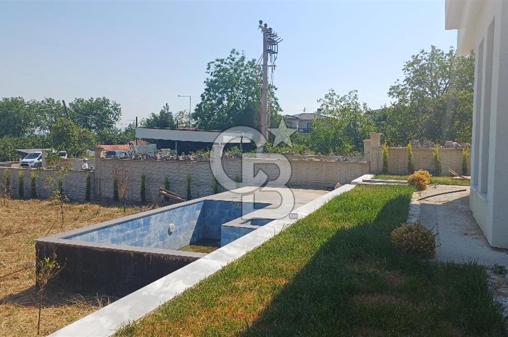 Sapanca ve Kartepe Yanıbaşında Havuzlu Sıfır Yatay Mimari Villa