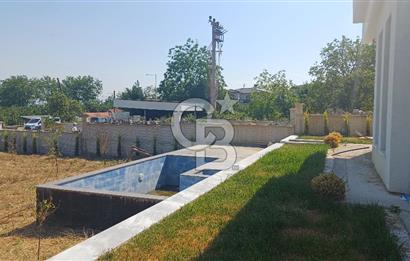 Sapanca ve Kartepe Yanıbaşında Havuzlu Sıfır Yatay Mimari Villa