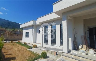 Sapanca ve Kartepe Yanıbaşında Havuzlu Sıfır Yatay Mimari Villa