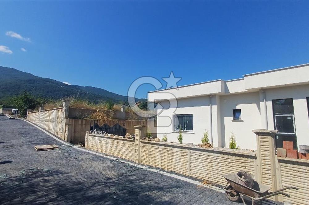 Sapanca ve Kartepe Yanıbaşında Havuzlu Sıfır Yatay Mimari Villa