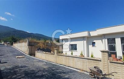Sapanca ve Kartepe Yanıbaşında Havuzlu Sıfır Yatay Mimari Villa