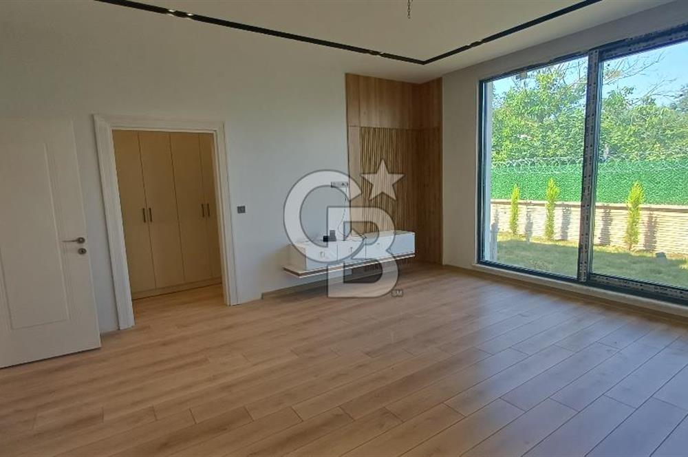 Sapanca ve Kartepe Yanıbaşında Havuzlu Sıfır Yatay Mimari Villa