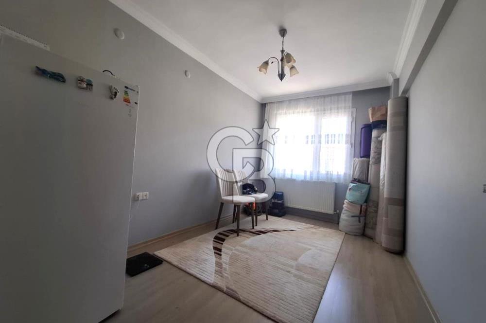 Bayraklı Akın Kıvanç Sokakta Site İçerisinde Satılık 3+1 Daire