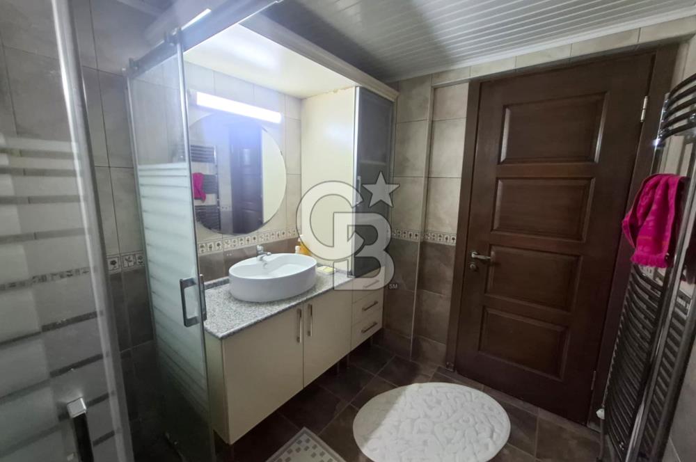 Bayraklı Akın Kıvanç Sokakta Site İçerisinde Satılık 3+1 Daire