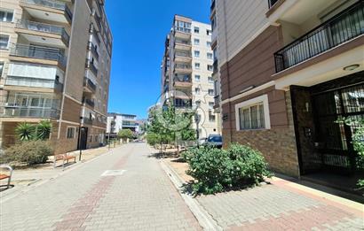 Bayraklı Akın Kıvanç Sokakta Site İçerisinde Satılık 3+1 Daire