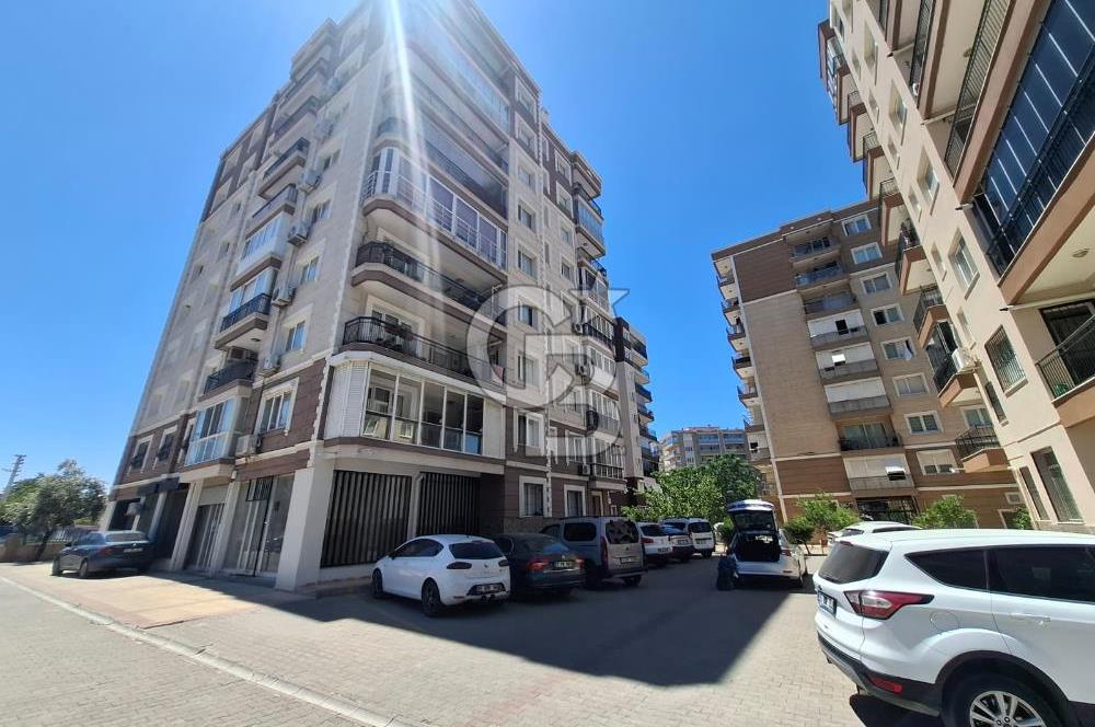 Bayraklı Akın Kıvanç Sokakta Site İçerisinde Satılık 3+1 Daire
