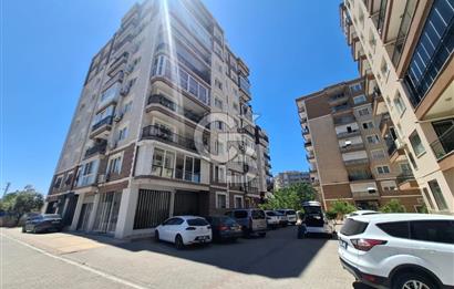 Bayraklı Akın Kıvanç Sokakta Site İçerisinde Satılık 3+1 Daire