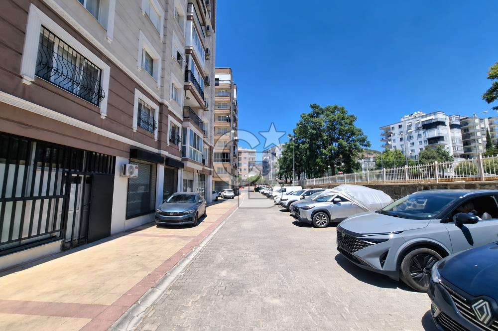 Bayraklı Akın Kıvanç Sokakta Site İçerisinde Satılık 3+1 Daire