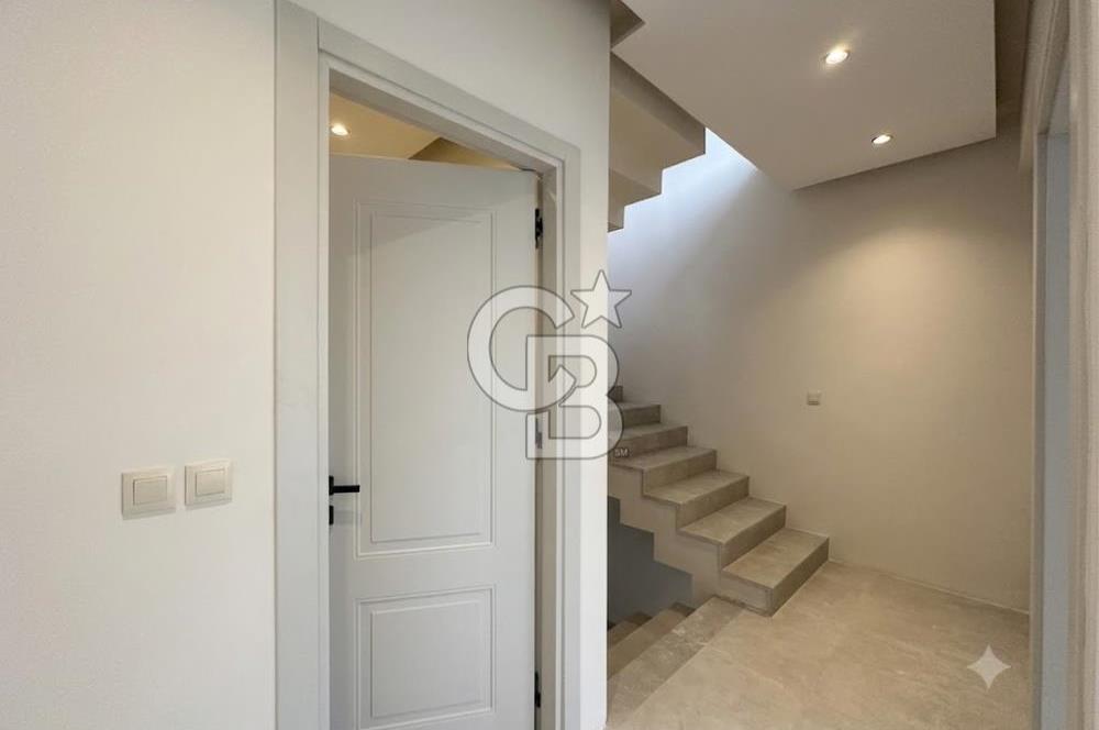 Çanakkale Dardanos'da Full Boğaz Manzaralı 3+1 Satılık Villa