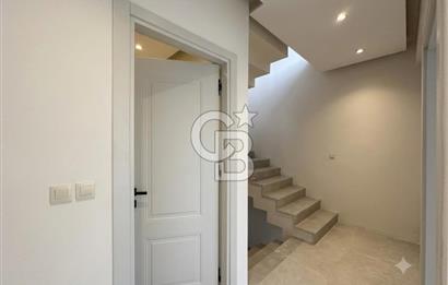 Çanakkale Dardanos'da Full Boğaz Manzaralı 3+1 Satılık Villa