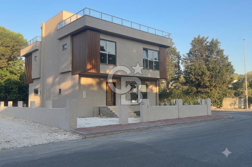 Çanakkale Dardanos'da Full Boğaz Manzaralı 3+1 Satılık Villa