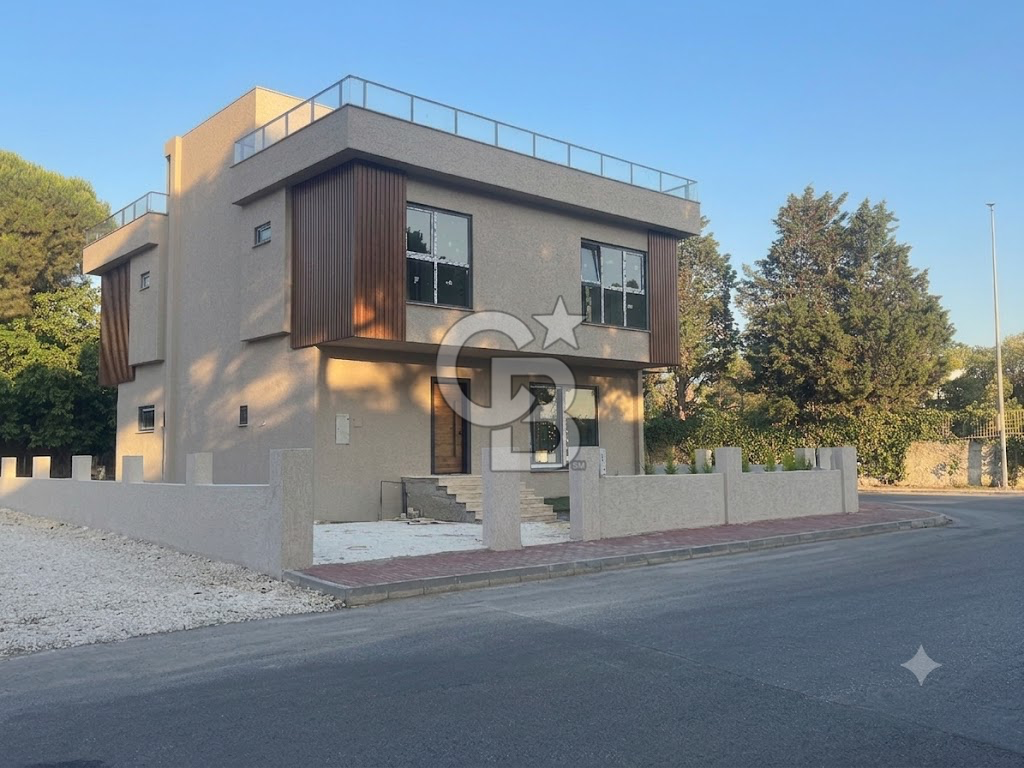 Çanakkale Dardanos'da Full Boğaz Manzaralı 3+1 Satılık Villa