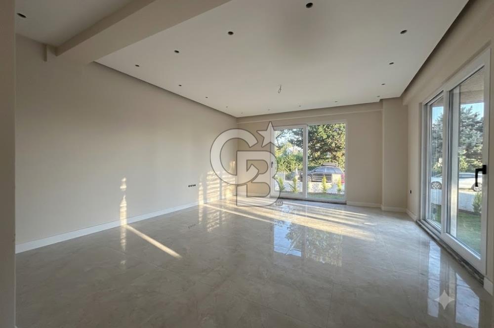 Çanakkale Dardanos'da Full Boğaz Manzaralı 3+1 Satılık Villa