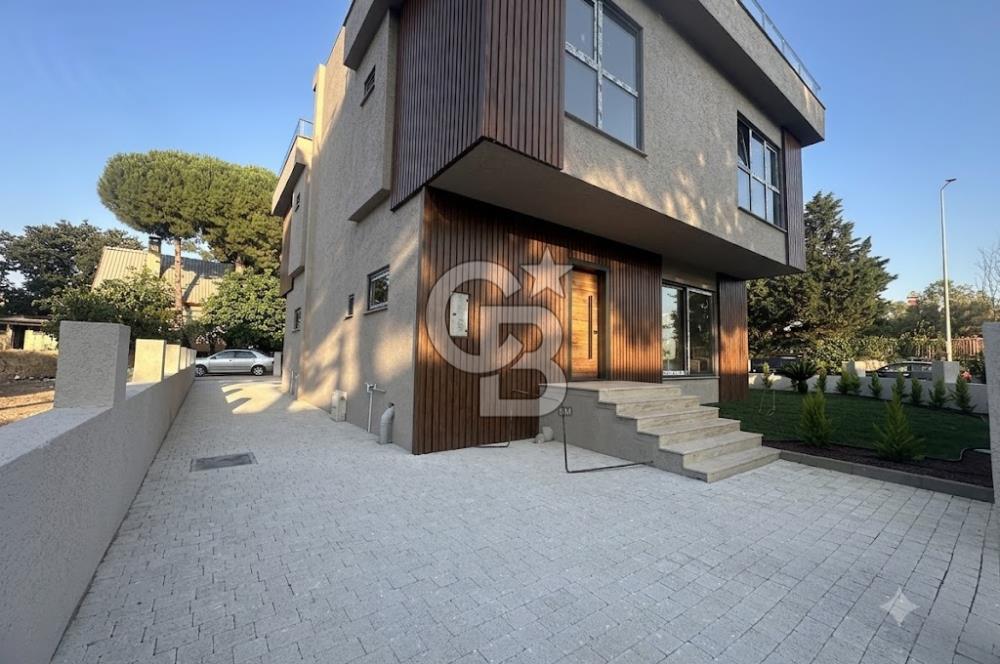 Çanakkale Dardanos'da Full Boğaz Manzaralı 3+1 Satılık Villa
