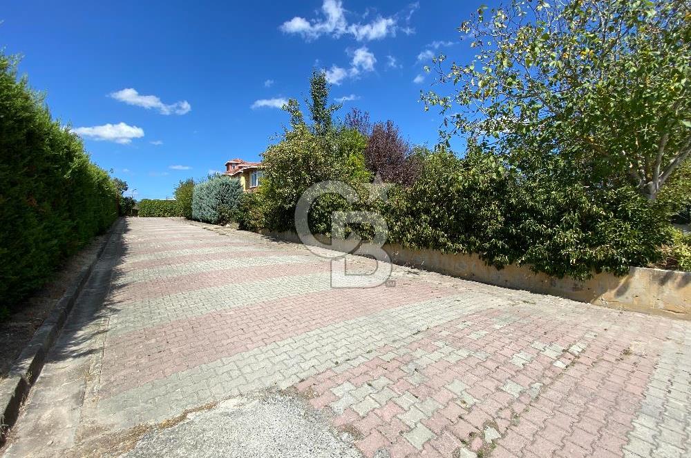 ARNAVUTKÖY YEŞİLBAYIR MAHALLESİNDE DOĞA İÇİNDE SATILIK 4+1 VİLLA