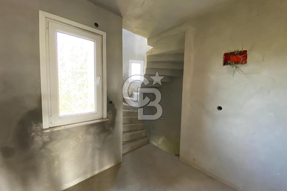 ARNAVUTKÖY YEŞİLBAYIR MAHALLESİNDE DOĞA İÇİNDE SATILIK 4+1 VİLLA