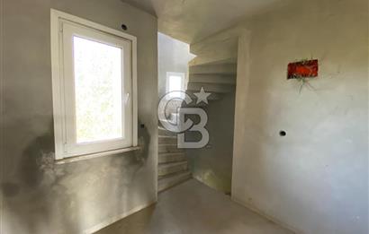 ARNAVUTKÖY YEŞİLBAYIR MAHALLESİNDE DOĞA İÇİNDE SATILIK 4+1 VİLLA