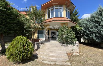 ARNAVUTKÖY YEŞİLBAYIR MAHALLESİNDE DOĞA İÇİNDE SATILIK 4+1 VİLLA