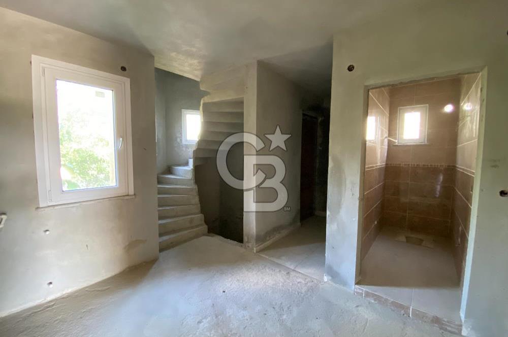 ARNAVUTKÖY YEŞİLBAYIR MAHALLESİNDE DOĞA İÇİNDE SATILIK 4+1 VİLLA