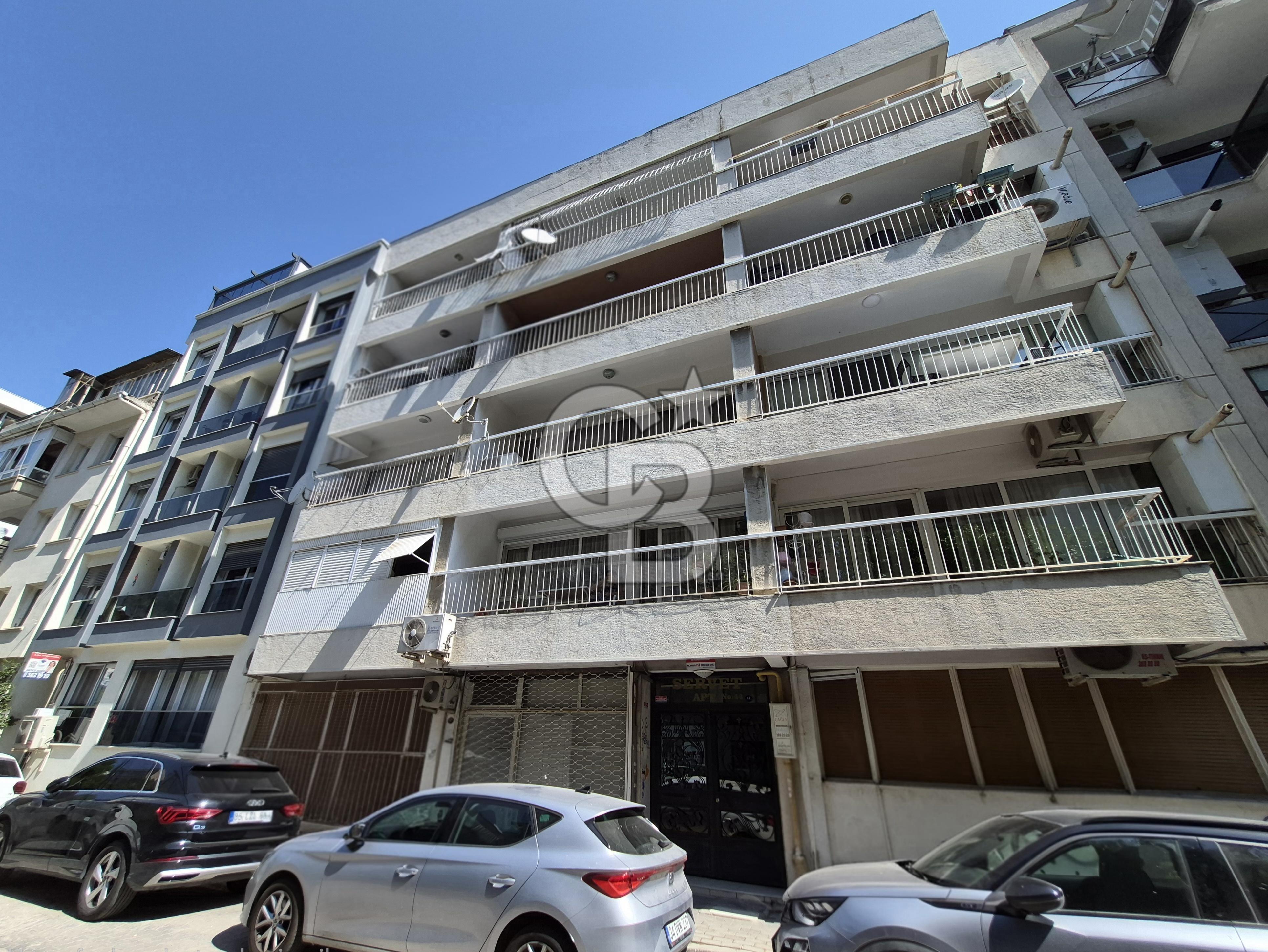KARŞIYAKA FAZIL BEY CADDESİNDE SAHİLE 2DK. GENİŞ 3+1 KİRALIK DAİRE