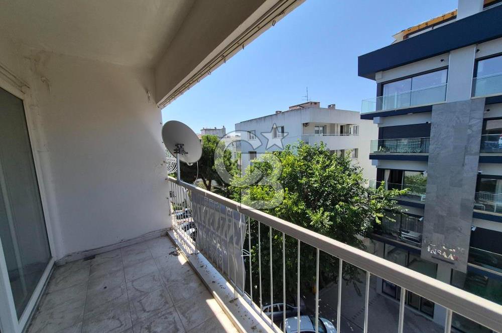 KARŞIYAKA FAZIL BEY CADDESİNDE SAHİLE 2DK. GENİŞ 3+1 KİRALIK DAİRE