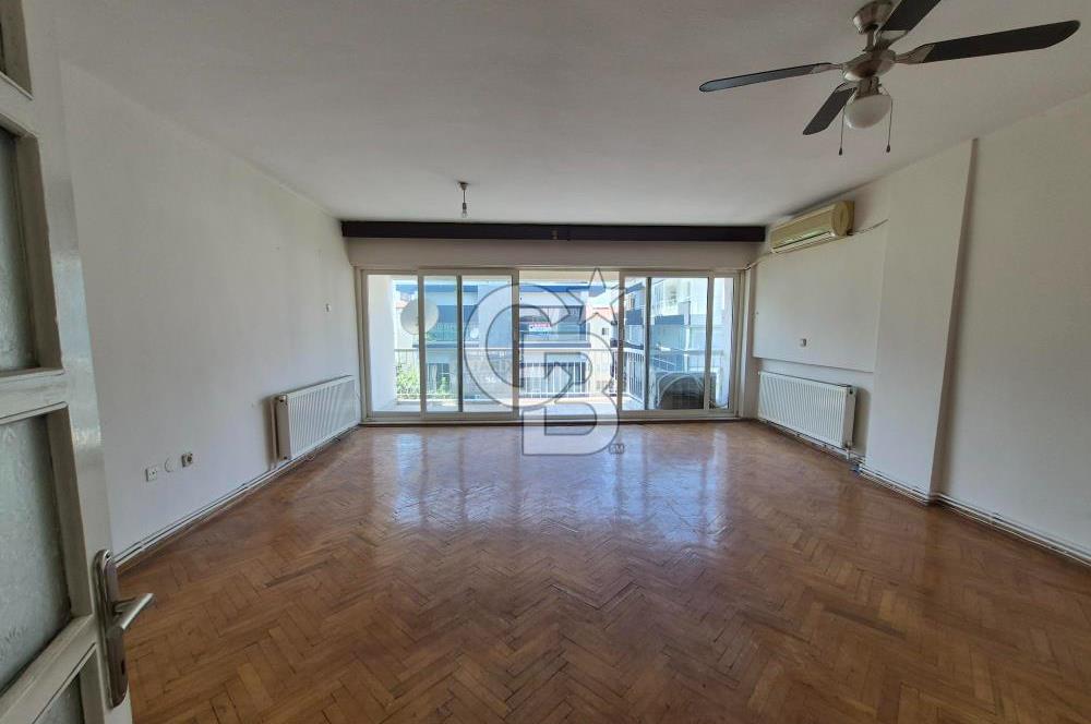 KARŞIYAKA FAZIL BEY CADDESİNDE SAHİLE 2DK. GENİŞ 3+1 KİRALIK DAİRE